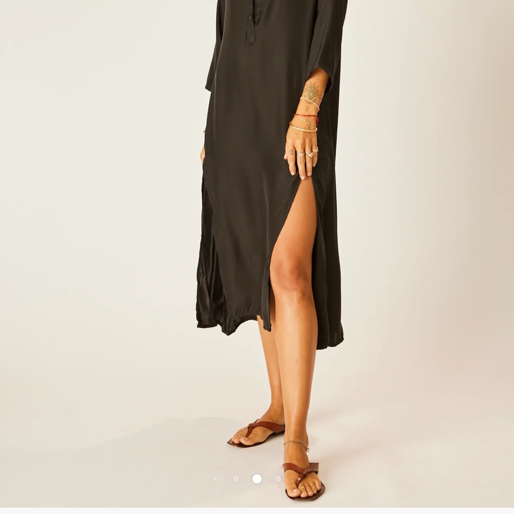 Natalie Martin Isobel Dress Size Large
✨ Effortless elegance in pure silk